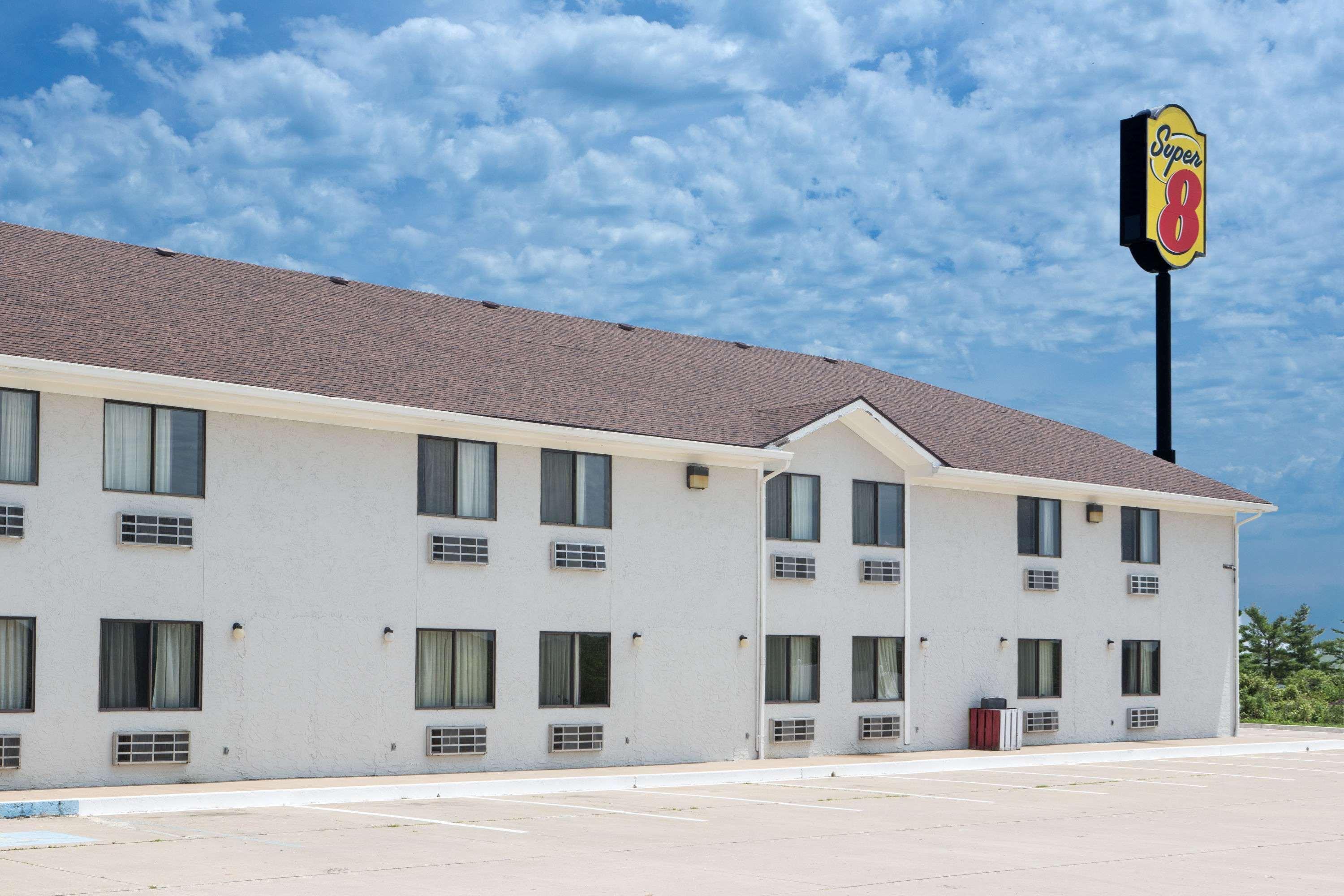 Super 8 By Wyndham Boonville Exterior foto